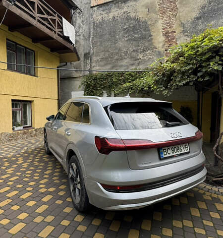 Сірий Ауді E-Tron, об'ємом двигуна 0 л та пробігом 5 тис. км за 42000 $, фото 4 на Automoto.ua