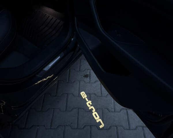 Серый Ауди E-Tron, объемом двигателя 0 л и пробегом 45 тыс. км за 42000 $, фото 15 на Automoto.ua