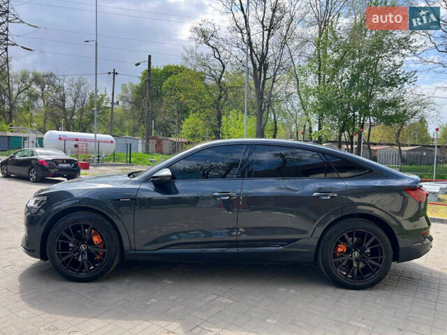Серый Ауди E-Tron, объемом двигателя 0 л и пробегом 15 тыс. км за 42500 $, фото 7 на Automoto.ua