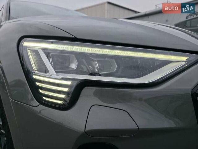 Серый Ауди E-Tron, объемом двигателя 0 л и пробегом 149 тыс. км за 36900 $, фото 8 на Automoto.ua