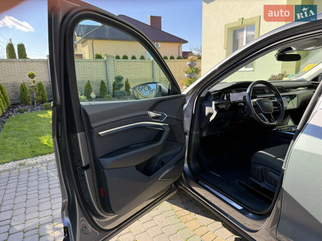 Серый Ауди E-Tron, объемом двигателя 0 л и пробегом 90 тыс. км за 33000 $, фото 38 на Automoto.ua