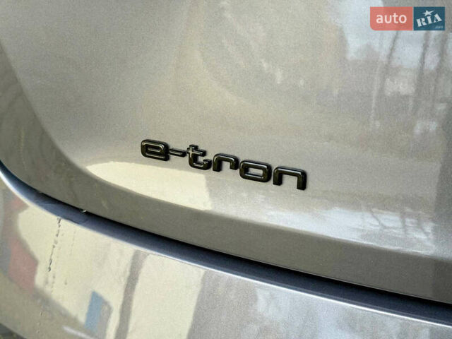 Серый Ауди E-Tron, объемом двигателя 0 л и пробегом 31 тыс. км за 46500 $, фото 9 на Automoto.ua