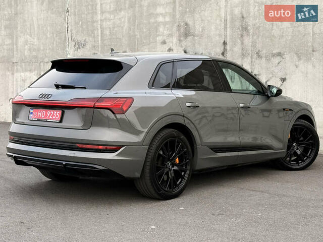Серый Ауди E-Tron, объемом двигателя 0 л и пробегом 104 тыс. км за 39820 $, фото 26 на Automoto.ua