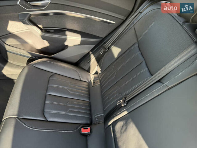 Серый Ауди E-Tron, объемом двигателя 0 л и пробегом 65 тыс. км за 53900 $, фото 16 на Automoto.ua