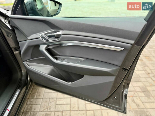 Сірий Ауді E-Tron, об'ємом двигуна 0 л та пробігом 39 тис. км за 46500 $, фото 51 на Automoto.ua