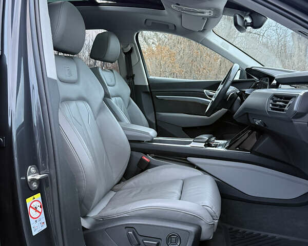 Серый Ауди E-Tron, объемом двигателя 0 л и пробегом 197 тыс. км за 23900 $, фото 20 на Automoto.ua