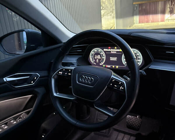 Серый Ауди E-Tron, объемом двигателя 0 л и пробегом 45 тыс. км за 42000 $, фото 42 на Automoto.ua