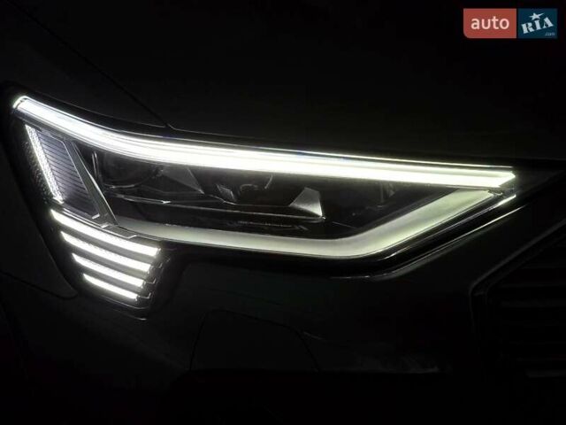 Сірий Ауді E-Tron, об'ємом двигуна 0 л та пробігом 100 тис. км за 41888 $, фото 74 на Automoto.ua