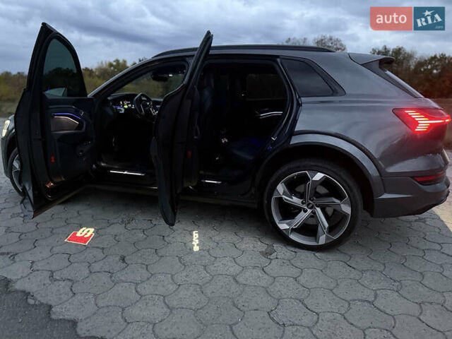 Серый Ауди E-Tron, объемом двигателя 0 л и пробегом 41 тыс. км за 52900 $, фото 8 на Automoto.ua