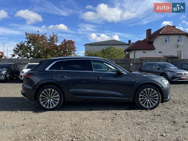Серый Ауди E-Tron, объемом двигателя 0 л и пробегом 32 тыс. км за 42131 $, фото 7 на Automoto.ua
