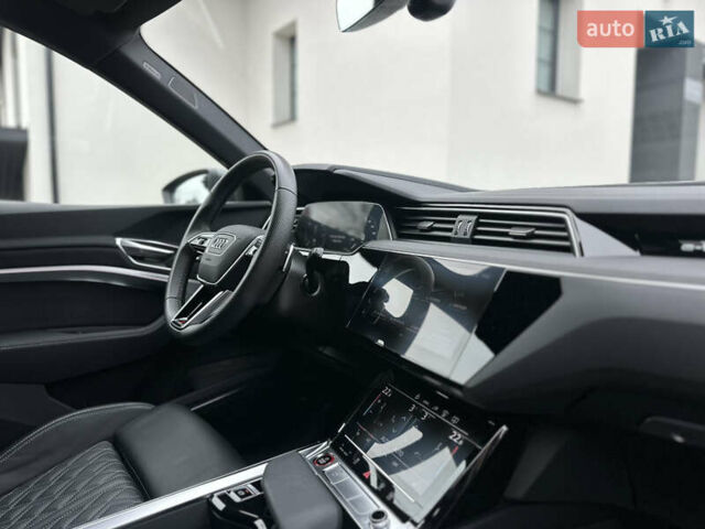 Сірий Ауді E-Tron, об'ємом двигуна 0 л та пробігом 22 тис. км за 49999 $, фото 96 на Automoto.ua