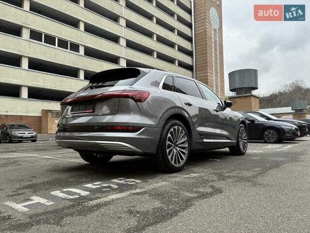 Серый Ауди E-Tron, объемом двигателя 0 л и пробегом 112 тыс. км за 31900 $, фото 14 на Automoto.ua