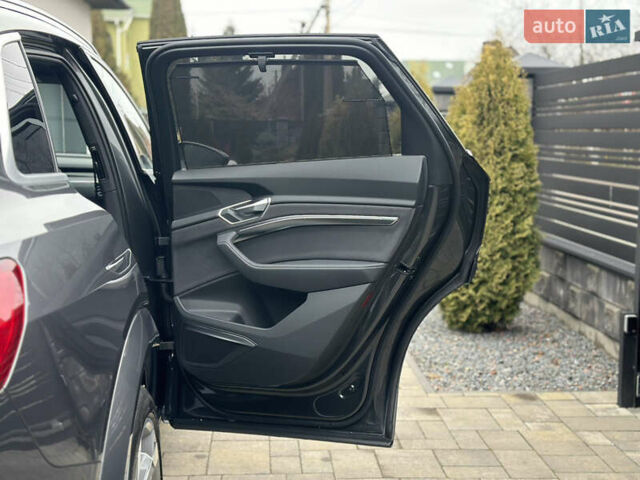 Сірий Ауді E-Tron, об'ємом двигуна 0 л та пробігом 48 тис. км за 49999 $, фото 82 на Automoto.ua