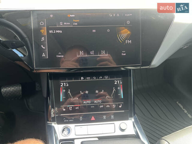 Сірий Ауді E-Tron, об'ємом двигуна 0 л та пробігом 22 тис. км за 48490 $, фото 22 на Automoto.ua