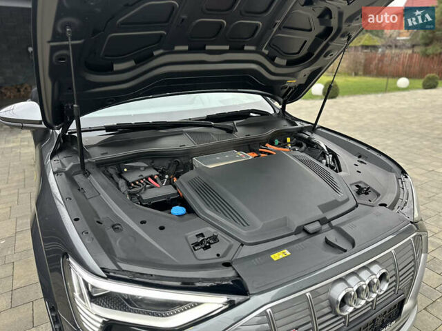 Сірий Ауді E-Tron, об'ємом двигуна 0 л та пробігом 22 тис. км за 49999 $, фото 101 на Automoto.ua