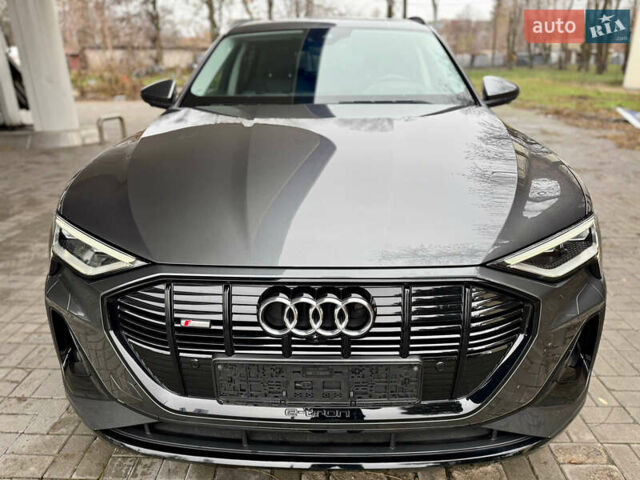 Сірий Ауді E-Tron, об'ємом двигуна 0 л та пробігом 39 тис. км за 46500 $, фото 4 на Automoto.ua