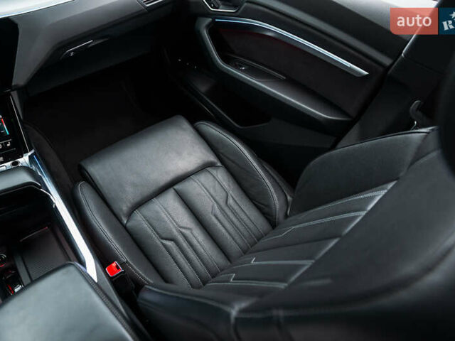 Серый Ауди E-Tron, объемом двигателя 0 л и пробегом 33 тыс. км за 53000 $, фото 39 на Automoto.ua