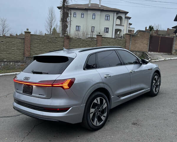 Серый Ауди E-Tron, объемом двигателя 0 л и пробегом 74 тыс. км за 37500 $, фото 22 на Automoto.ua