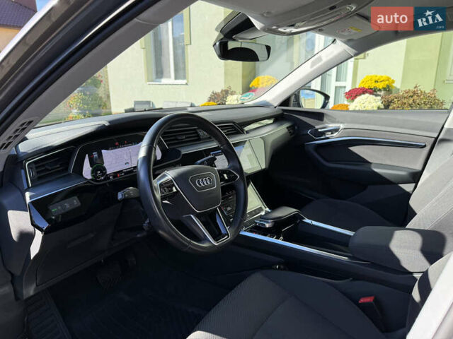 Серый Ауди E-Tron, объемом двигателя 0 л и пробегом 90 тыс. км за 33000 $, фото 44 на Automoto.ua
