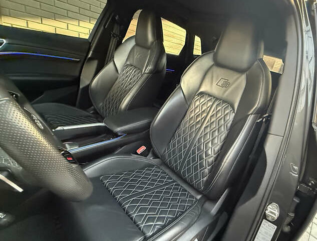 Серый Ауди E-Tron, объемом двигателя 0 л и пробегом 41 тыс. км за 52900 $, фото 19 на Automoto.ua