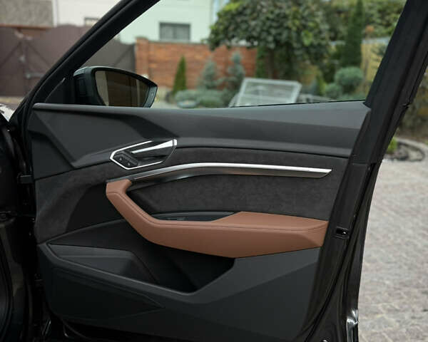 Серый Ауди E-Tron, объемом двигателя 0 л и пробегом 43 тыс. км за 41777 $, фото 36 на Automoto.ua