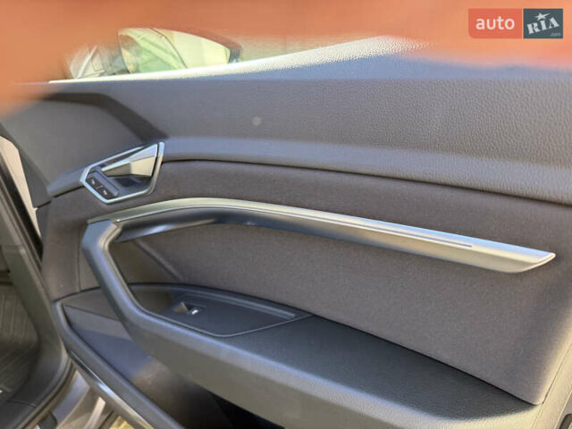 Серый Ауди E-Tron, объемом двигателя 0 л и пробегом 90 тыс. км за 33000 $, фото 74 на Automoto.ua