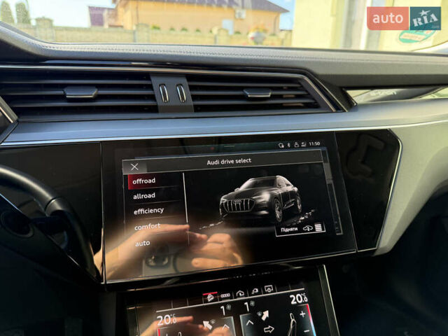 Серый Ауди E-Tron, объемом двигателя 0 л и пробегом 90 тыс. км за 33000 $, фото 59 на Automoto.ua
