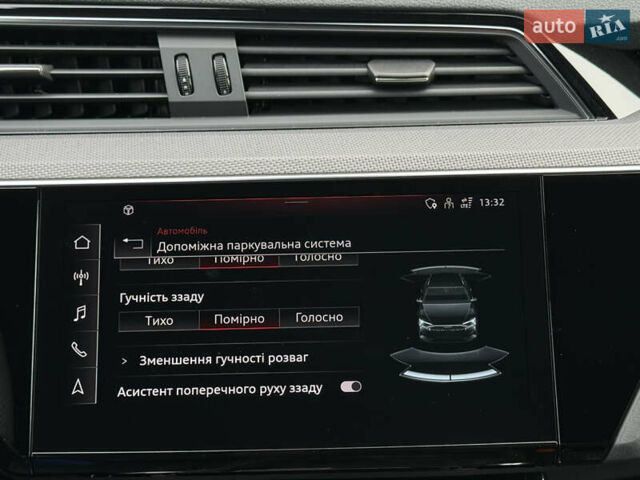 Серый Ауди E-Tron, объемом двигателя 0 л и пробегом 104 тыс. км за 39820 $, фото 65 на Automoto.ua