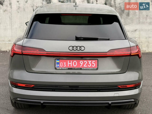 Серый Ауди E-Tron, объемом двигателя 0 л и пробегом 104 тыс. км за 39820 $, фото 23 на Automoto.ua