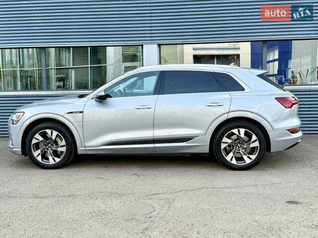 Серый Ауди E-Tron, объемом двигателя 0 л и пробегом 32 тыс. км за 35000 $, фото 5 на Automoto.ua