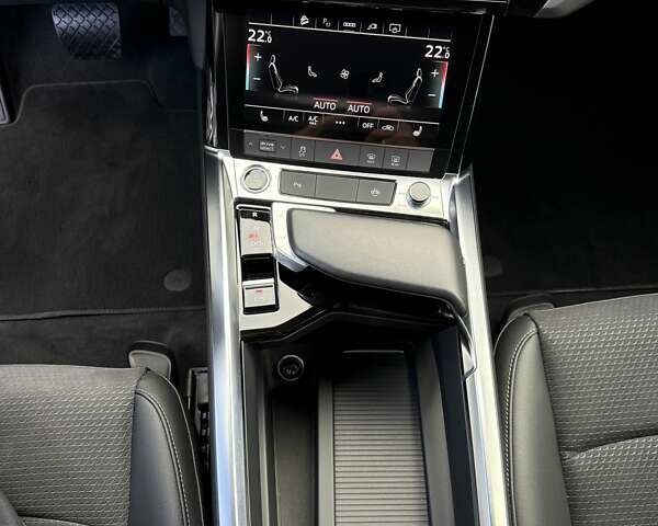 Серый Ауди E-Tron, объемом двигателя 0 л и пробегом 31 тыс. км за 40500 $, фото 37 на Automoto.ua