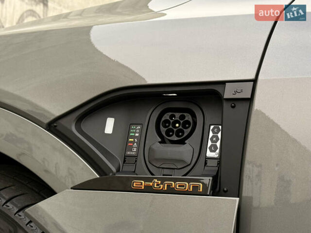Серый Ауди E-Tron, объемом двигателя 0 л и пробегом 104 тыс. км за 39820 $, фото 27 на Automoto.ua