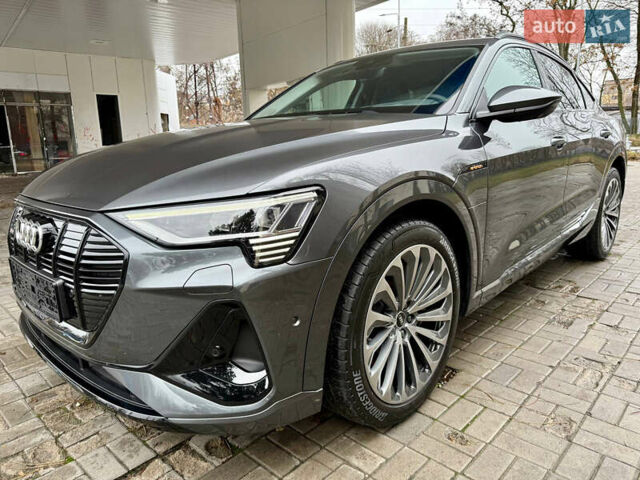 Сірий Ауді E-Tron, об'ємом двигуна 0 л та пробігом 39 тис. км за 46500 $, фото 2 на Automoto.ua