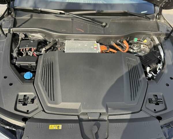 Серый Ауди E-Tron, объемом двигателя 0 л и пробегом 31 тыс. км за 40500 $, фото 13 на Automoto.ua