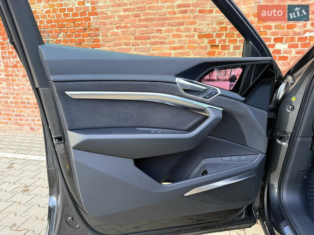 Серый Ауди E-Tron, объемом двигателя 0 л и пробегом 84 тыс. км за 39999 $, фото 27 на Automoto.ua