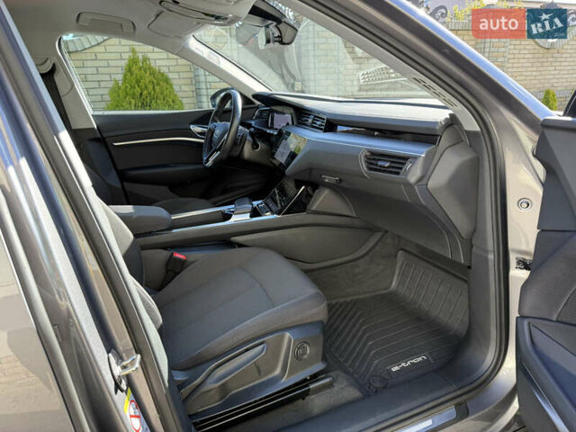 Серый Ауди E-Tron, объемом двигателя 0 л и пробегом 90 тыс. км за 33000 $, фото 76 на Automoto.ua