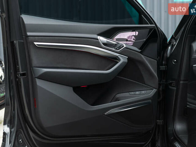 Серый Ауди E-Tron, объемом двигателя 0 л и пробегом 33 тыс. км за 53000 $, фото 25 на Automoto.ua