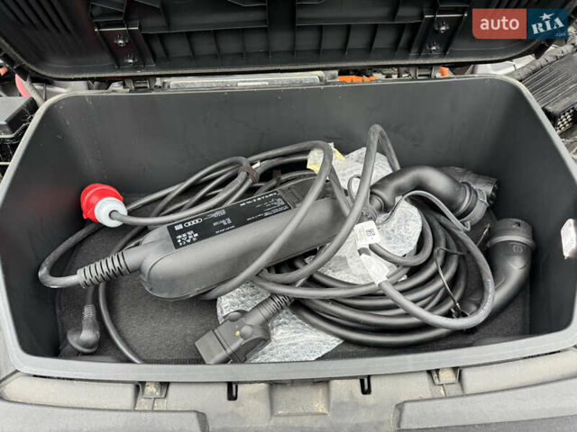 Сірий Ауді E-Tron, об'ємом двигуна 0 л та пробігом 61 тис. км за 39999 $, фото 8 на Automoto.ua