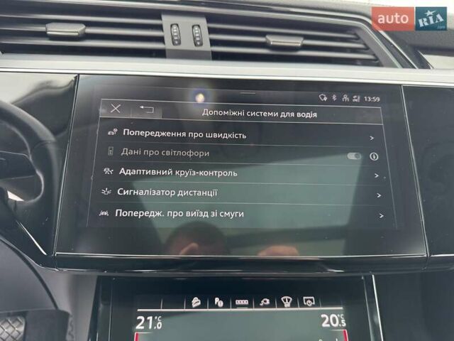 Ауди E-Tron 2022 в Хмельницком на Automoto.ua Серый Ауди E-Tron, объемом двигателя 0 л и пробегом 82 тыс. км за 39999 $, фото 24 на Automoto.ua