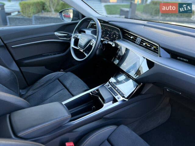 Серый Ауди E-Tron, объемом двигателя 0 л и пробегом 18 тыс. км за 42500 $, фото 28 на Automoto.ua