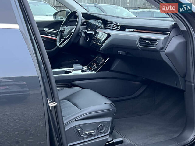 Серый Ауди E-Tron, объемом двигателя 0 л и пробегом 32 тыс. км за 41367 $, фото 46 на Automoto.ua