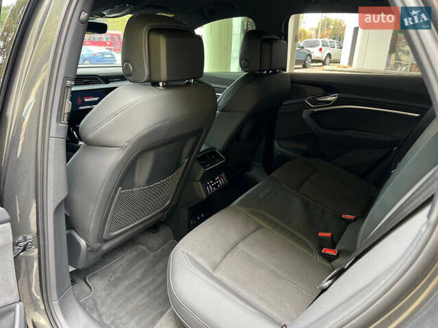 Серый Ауди E-Tron, объемом двигателя 0 л и пробегом 32 тыс. км за 43500 $, фото 30 на Automoto.ua