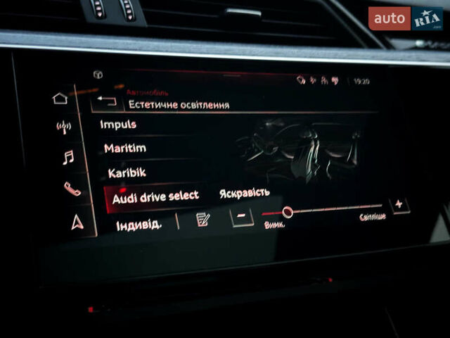 Серый Ауди E-Tron, объемом двигателя 0 л и пробегом 63 тыс. км за 40999 $, фото 39 на Automoto.ua