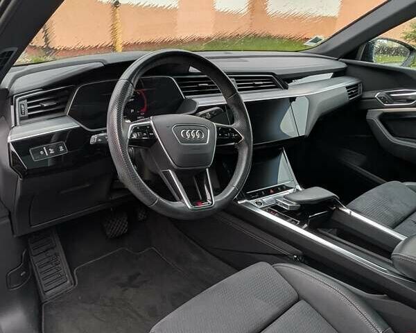 Серый Ауди E-Tron, объемом двигателя 0 л и пробегом 41 тыс. км за 43500 $, фото 7 на Automoto.ua
