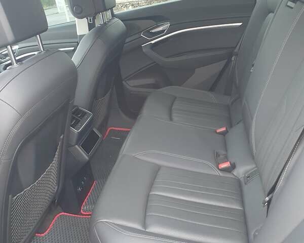 Серый Ауди E-Tron, объемом двигателя 0 л и пробегом 30 тыс. км за 45000 $, фото 14 на Automoto.ua