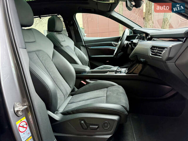 Серый Ауди E-Tron, объемом двигателя 0 л и пробегом 39 тыс. км за 44500 $, фото 50 на Automoto.ua