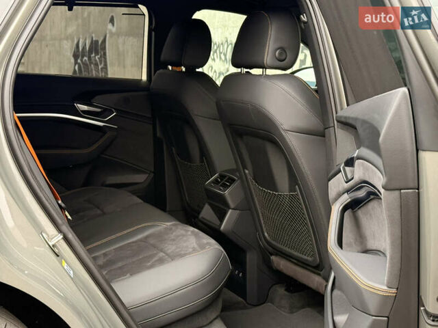 Серый Ауди E-Tron, объемом двигателя 0 л и пробегом 104 тыс. км за 39820 $, фото 42 на Automoto.ua