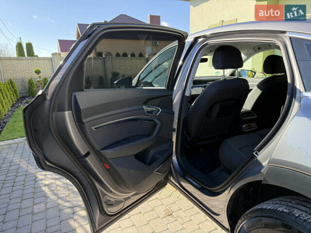 Серый Ауди E-Tron, объемом двигателя 0 л и пробегом 90 тыс. км за 33000 $, фото 85 на Automoto.ua