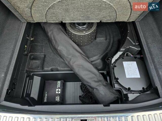 Сірий Ауді E-Tron, об'ємом двигуна 0 л та пробігом 100 тис. км за 41888 $, фото 70 на Automoto.ua