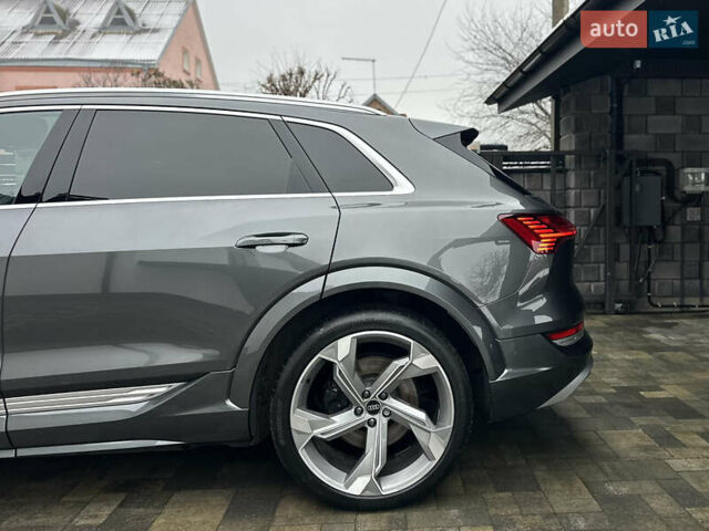Серый Ауди E-Tron, объемом двигателя 0 л и пробегом 48 тыс. км за 49999 $, фото 10 на Automoto.ua